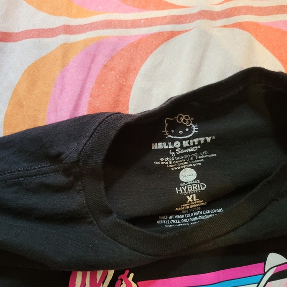 Hello Kitty Racing T-Shirt - Picture 3 of 3